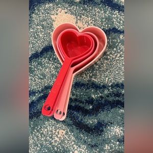 Heart shaped measuring cups – new condition